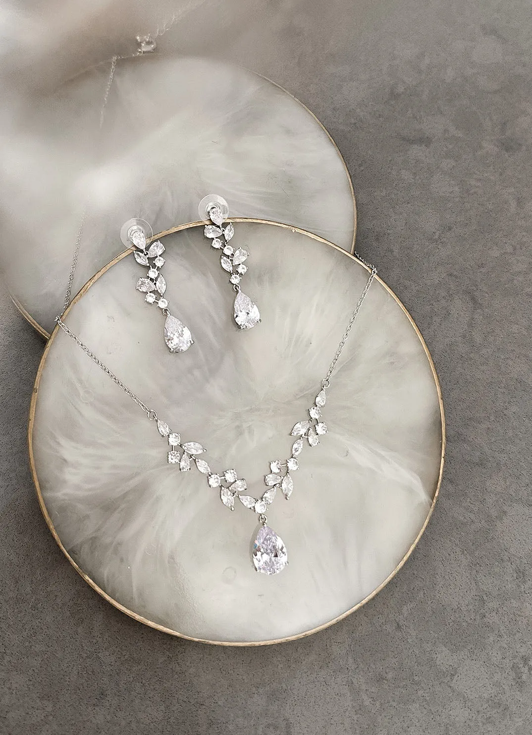 Carissa – Teardrop Crystal Earrings